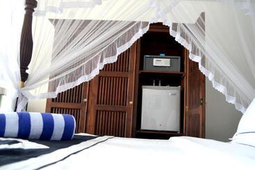 هتل Sea World Boutique