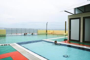 Leisure Cove Hotel & Apartments