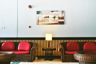 Leisure Cove Hotel & Apartments