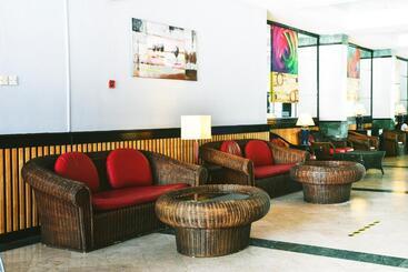 Leisure Cove Hotel & Apartments
