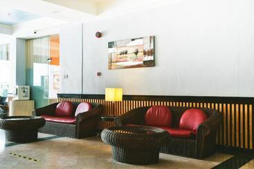 Leisure Cove Hotel & Apartments