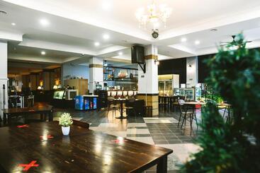 Leisure Cove Hotel & Apartments
