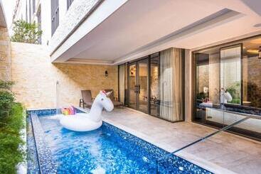مُتل The Castle Ballet Taichung A Boutique