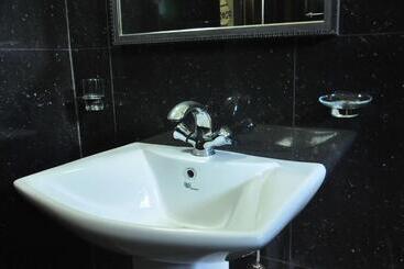 پانسیون Asantha Guest House