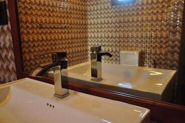 پانسیون Asantha Guest House