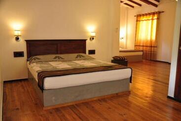 پانسیون Asantha Guest House