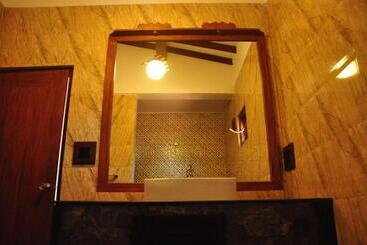 پانسیون Asantha Guest House