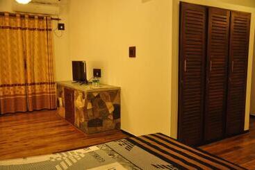 پانسیون Asantha Guest House