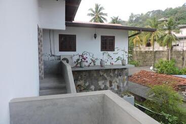 پانسیون Asantha Guest House