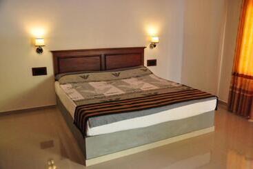 پانسیون Asantha Guest House