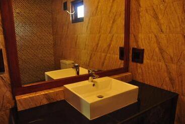 پانسیون Asantha Guest House