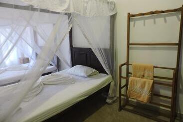 پانسیون Asantha Guest House