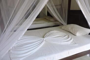 پانسیون Asantha Guest House