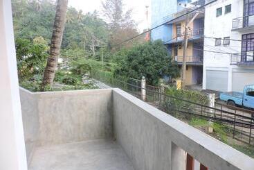 پانسیون Asantha Guest House