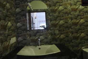 پانسیون Asantha Guest House