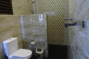پانسیون Asantha Guest House