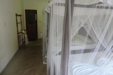 پانسیون Asantha Guest House