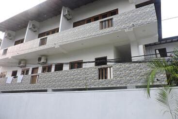 پانسیون Asantha Guest House
