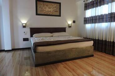 پانسیون Asantha Guest House