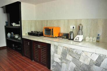 پانسیون Asantha Guest House