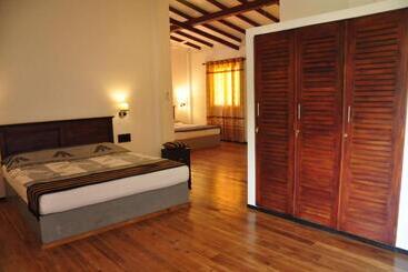 پانسیون Asantha Guest House