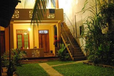 پانسیون Kumar Guest House & Apartment