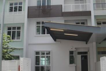 شقق خاصة سياحية Shamrock Beach Villas Penang Seaview
