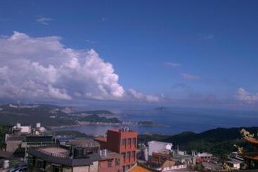 تختخواب و صبحانه A Home