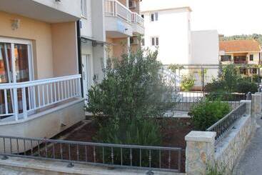 هتل Apartments Mia