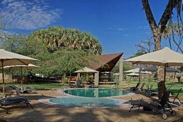 هتل Ashnil Samburu Camp