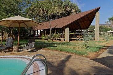 هتل Ashnil Samburu Camp