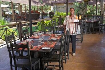 هتل Ashnil Samburu Camp