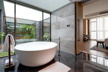 Dongguan Dongcheng International Hotel Free Shuttle Bus To Canton Fair Exhibition Center During Ca