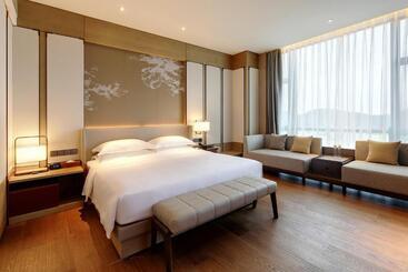 Dongguan Dongcheng International Hotel   Free Shuttle Bus To Canton Fair Exhibition Center During Ca