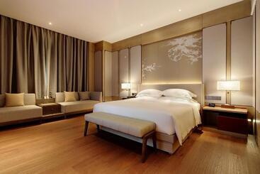 Dongguan Dongcheng International Hotel   Free Shuttle Bus To Canton Fair Exhibition Center During Ca