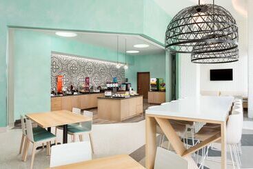 هتل Hampton Inn & Suites Santa Monica