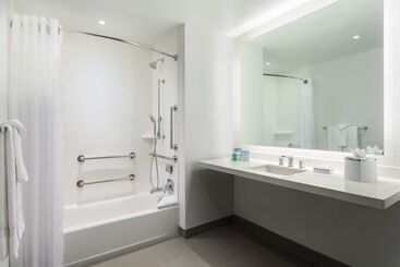 هتل Hampton Inn & Suites Santa Monica