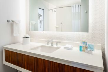 هتل Hampton Inn & Suites Santa Monica