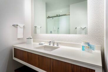 هتل Hampton Inn & Suites Santa Monica
