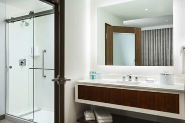 هتل Hampton Inn & Suites Santa Monica