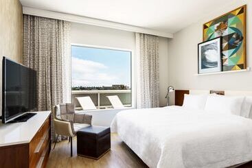 هتل Hampton Inn & Suites Santa Monica