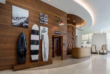 هتل Hampton Inn & Suites Santa Monica