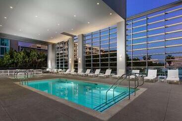هتل Hampton Inn & Suites Santa Monica