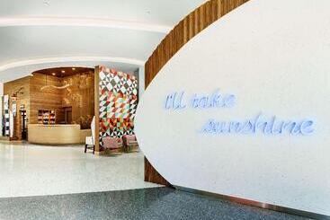 هتل Hampton Inn & Suites Santa Monica