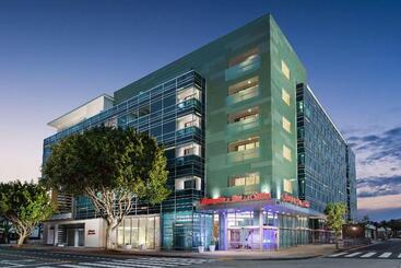 هتل Hampton Inn & Suites Santa Monica