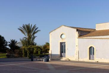 هتل Masseria Del Carrubo
