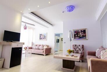 هتل Phoenicia Luxury