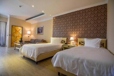هتل Phoenicia Luxury