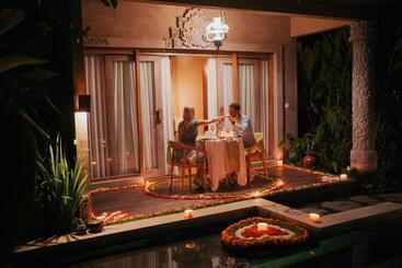 호텔 The Alena Resort A Pramana Experience