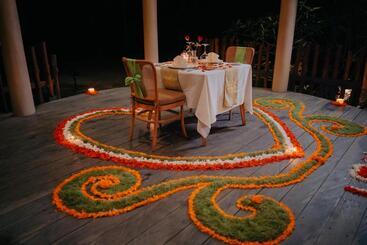 هتل The Alena Resort A Pramana Experience